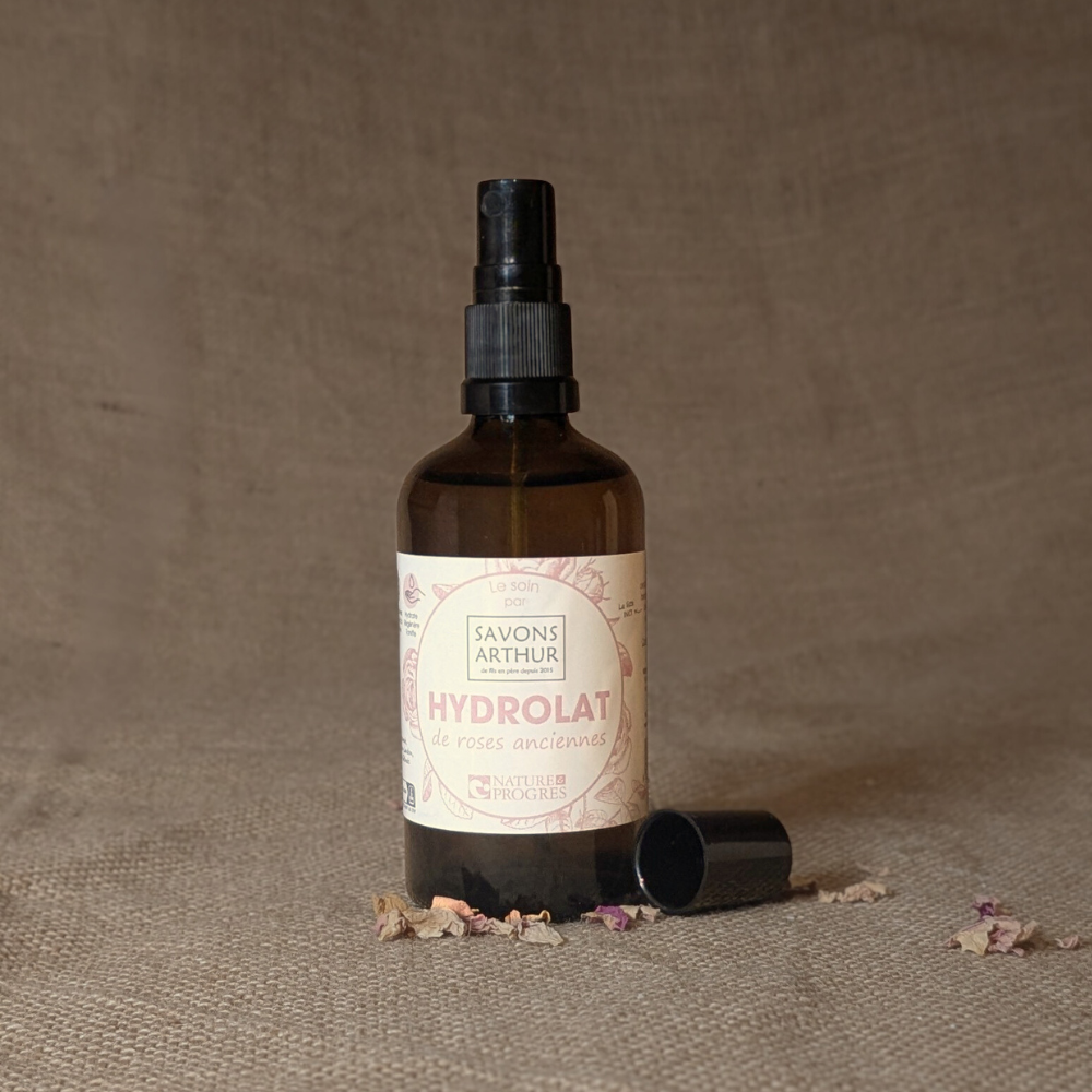 Eau florale bio de roses anciennes