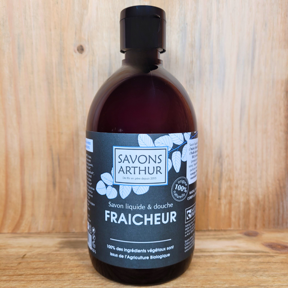 Savon liquide en flacon pour toutes les peaux. Savon artisanal, d'origine 100 naturelle